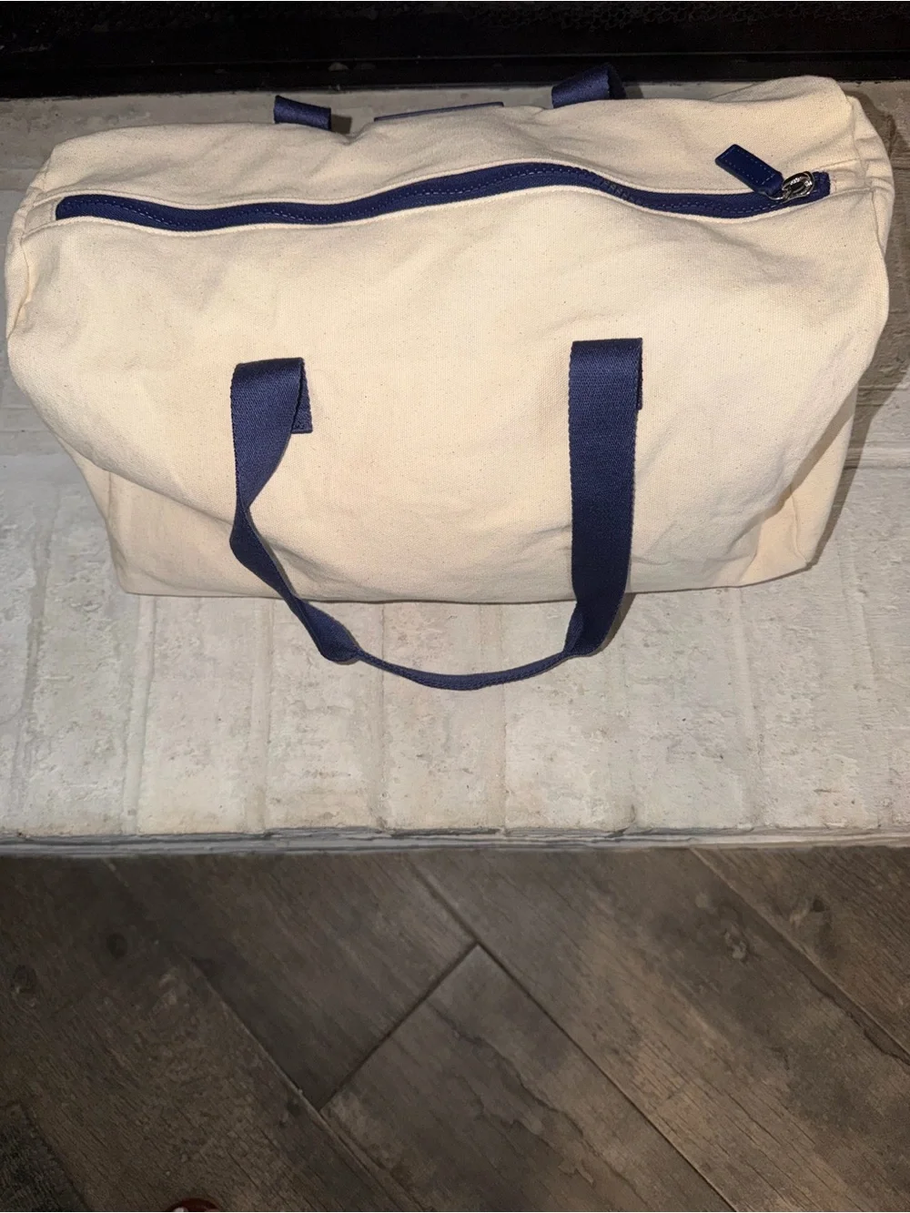 Tommy Bahama 18x 10”